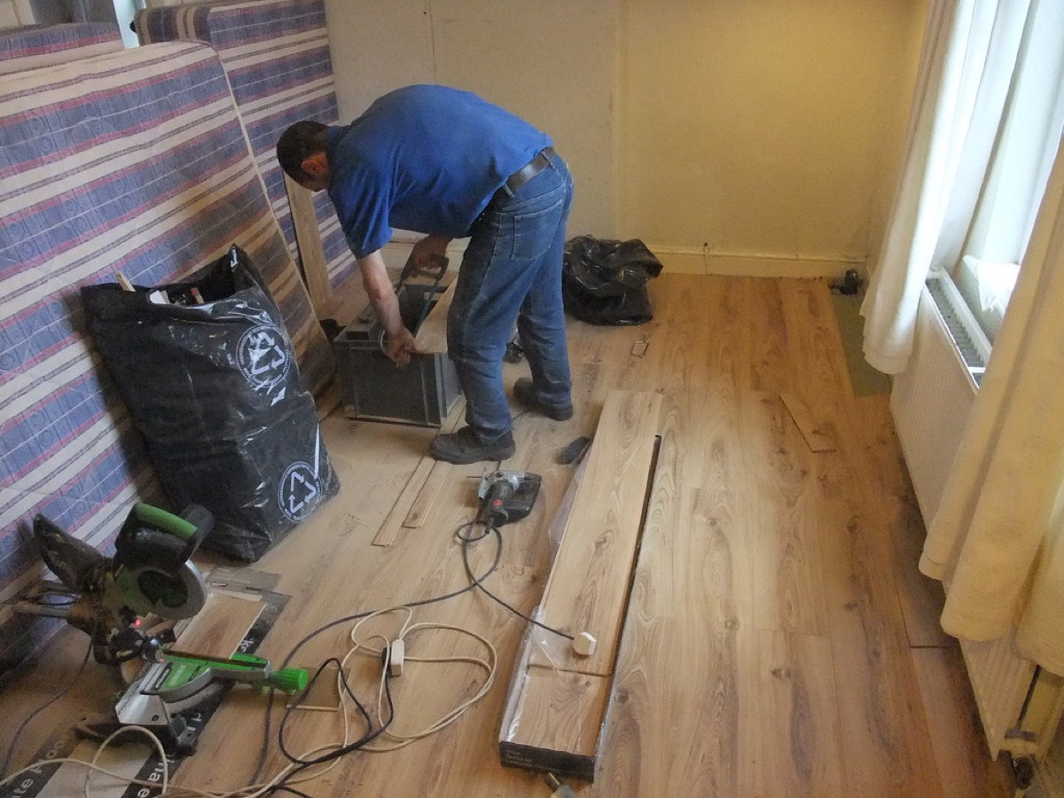 Flooring Calculator: Square footage and box counts for laminate, vinyl plank and hardwood.